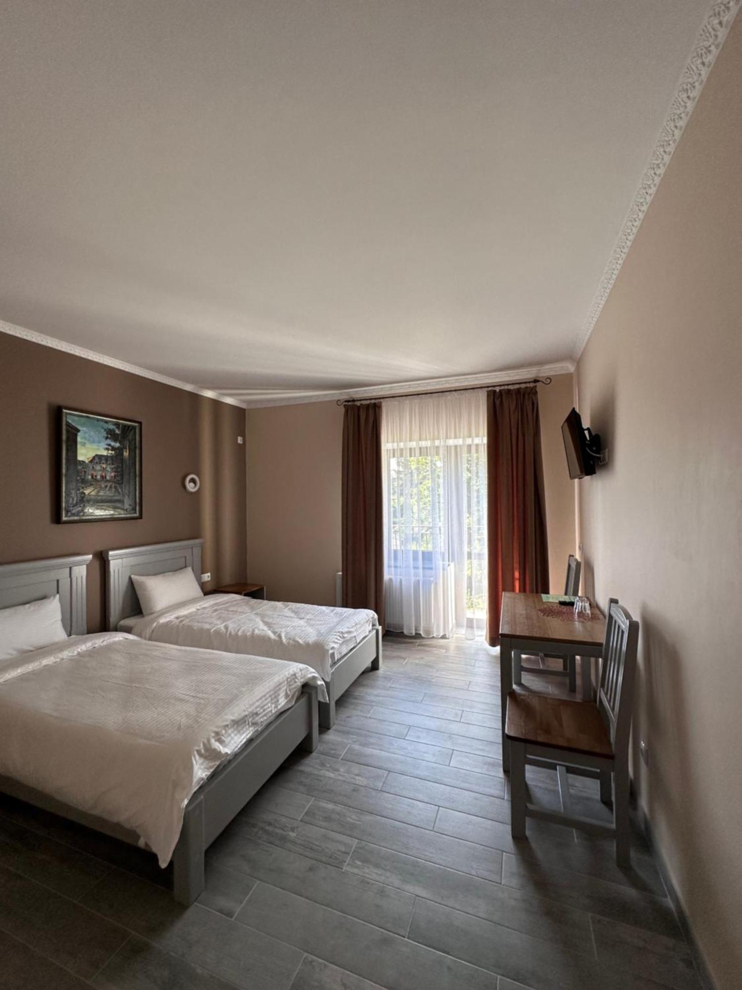 Hotel Maestro Ostroh Exterior foto